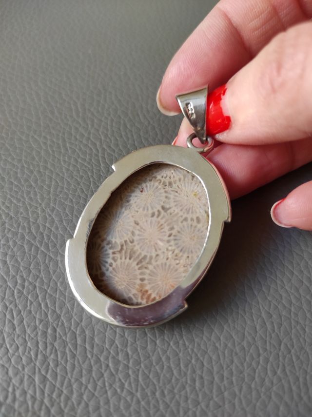 Colgante plata y coral crisantemo