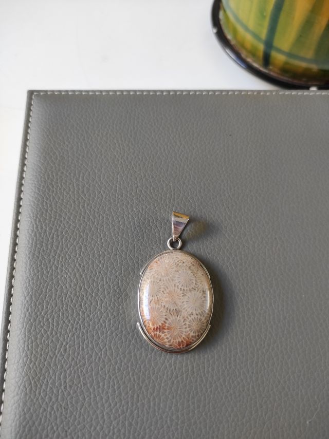 Colgante plata y coral crisantemo