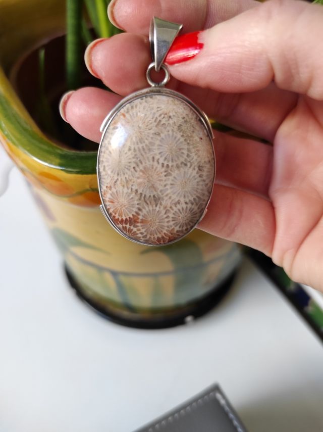 Colgante plata y coral crisantemo