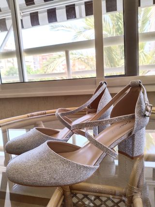 Sandalias tacón ancho brillo