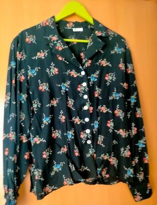 Blusa negra estampada 