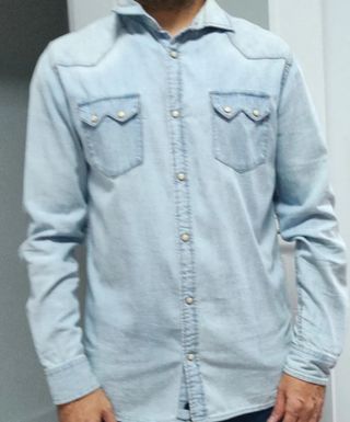 Camisa vaquera Zara. Talla L.