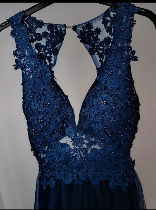 Vestido con encaje y pedrería talla M/L