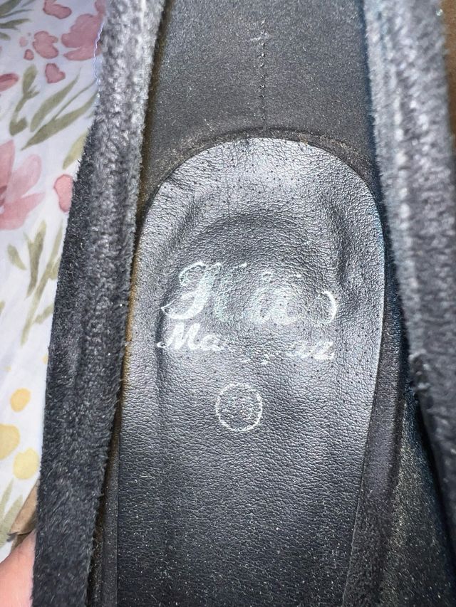 Zapatos tacones negros ante Maripaz