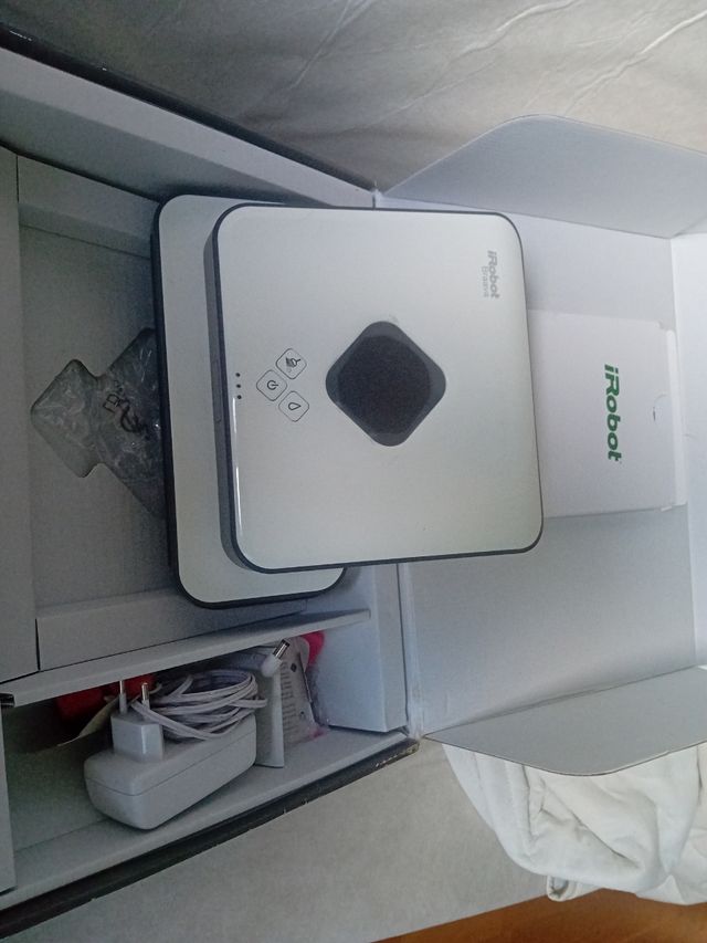 Robot friega suelos. Braava
