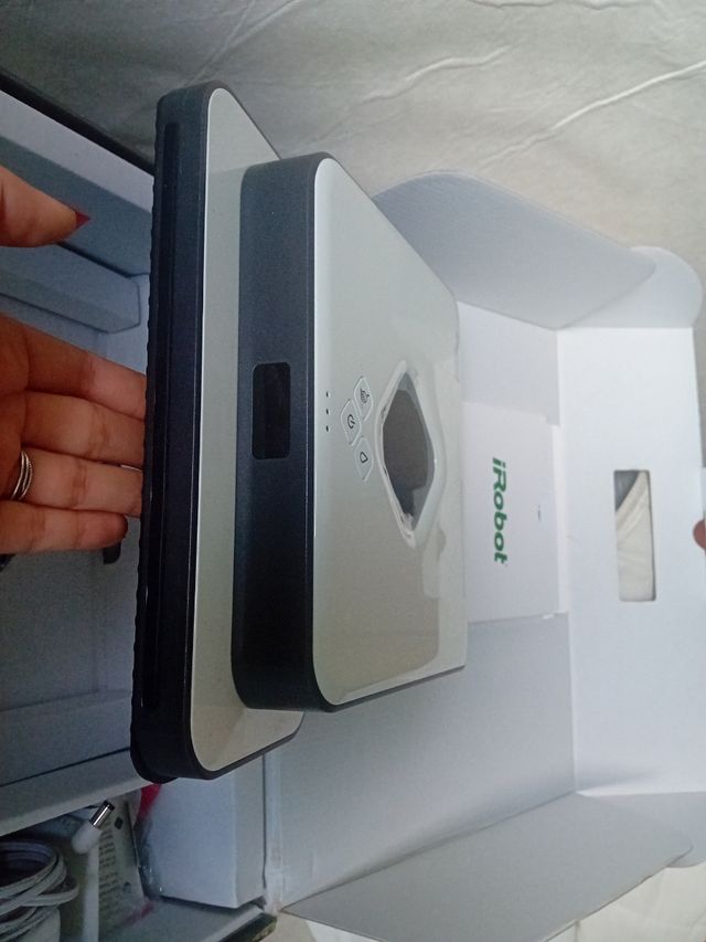 Robot friega suelos. Braava