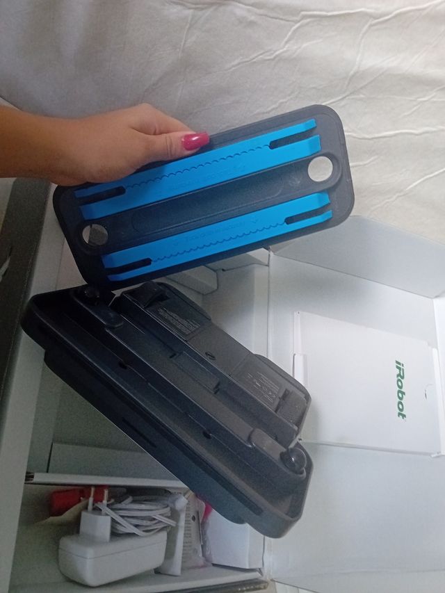 Robot friega suelos. Braava