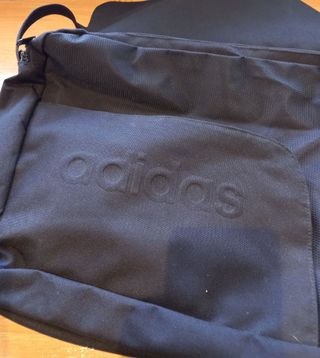 Bolsa portatil Adidas. Negro