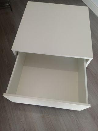 Cajón SLAKT IKEA con ruedas bajo cama