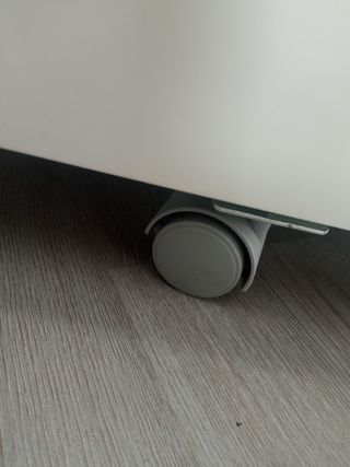 Cajón SLAKT IKEA con ruedas bajo cama