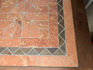 TAVOLO DA GIARDINO IN LEGNO E MOSAICO