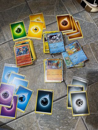 Lotto carte pokemon 300 carte