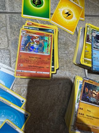 Lotto carte pokemon 300 carte