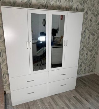 Oferta de Armario con 4 puertas y espejo NUEVO!!