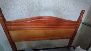 Cabecero de madera para somier de 135 cm