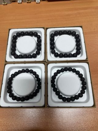 4  pulseras piedra volcanica de 8 mm y 10 mm 