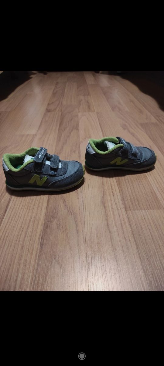 Deportivos bebé gris de New Balance . Talla 21
