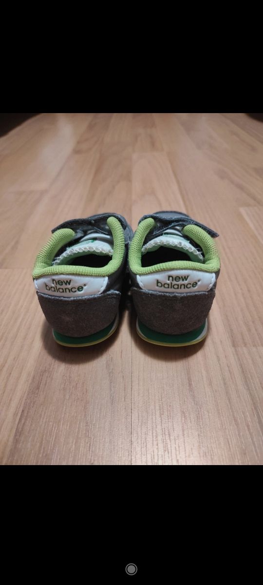 Deportivos bebé gris de New Balance . Talla 21
