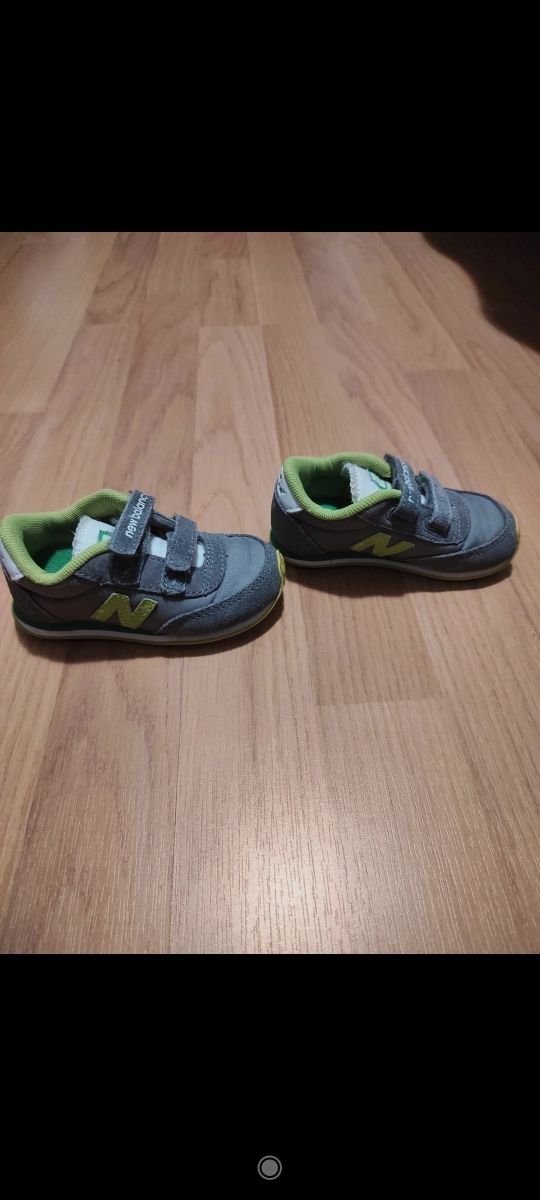 Deportivos bebé gris de New Balance . Talla 21