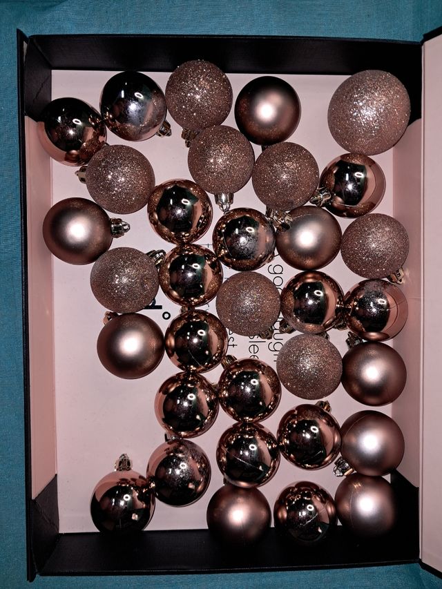 LOTE 33 BOLAS ADORNOS NAVIDAD DORADAS