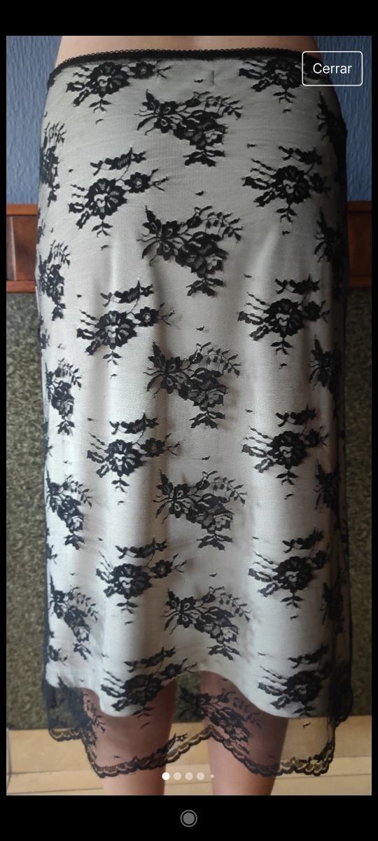 Falda midi encaje negro y blanco de Vero moda