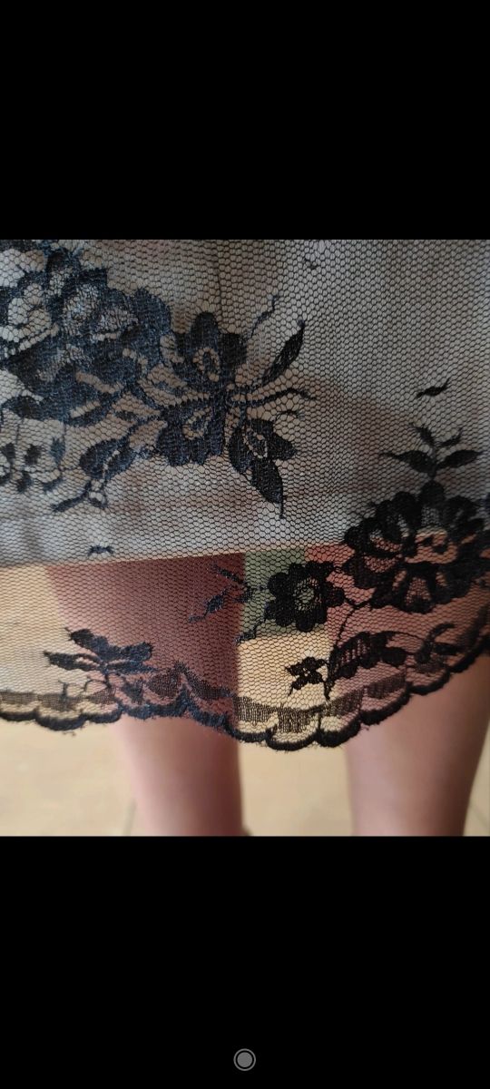 Falda midi encaje negro y blanco de Vero moda