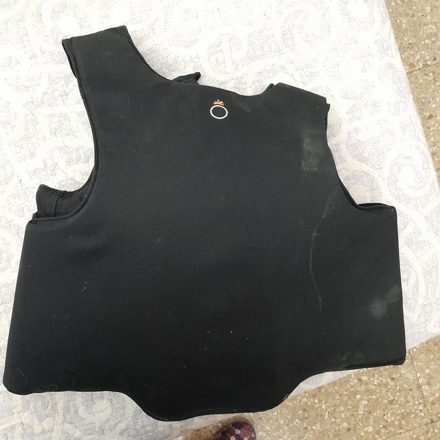 Chaleco para montar a Caballo, rigido y protector.