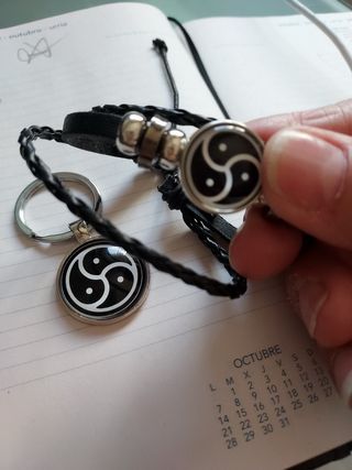 Pulsera y colgante Triskelion