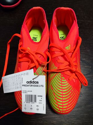 Botas de fútbol de niño