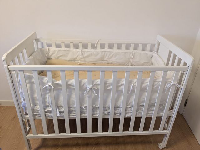 Cuna madera blanca
