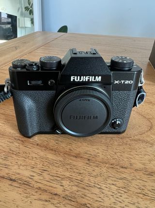 X-T20 with lens XF 18-55