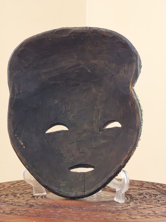 MASCARA AFRICANA VIBRANTE. ARTE EN MADERA