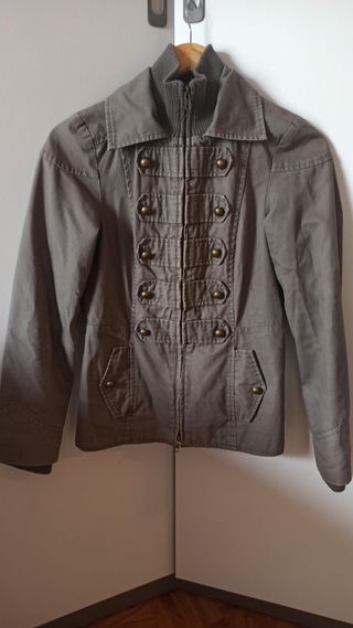 Chaqueta estilo militar 