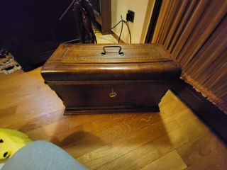 Piccola cassapanca antica