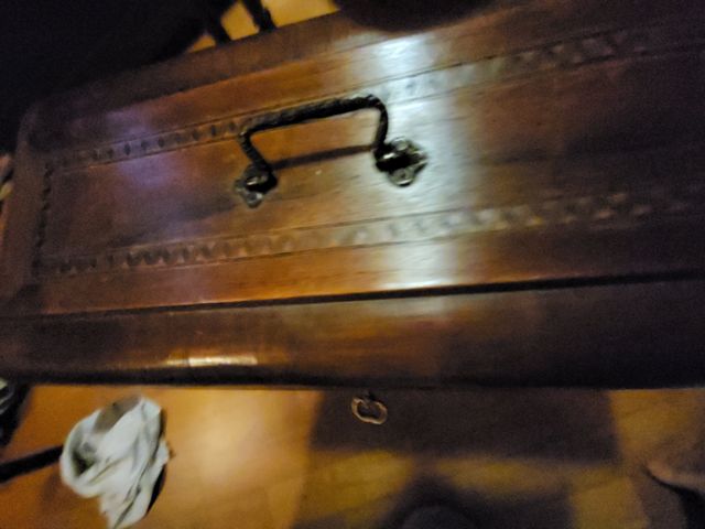 Piccola cassapanca antica