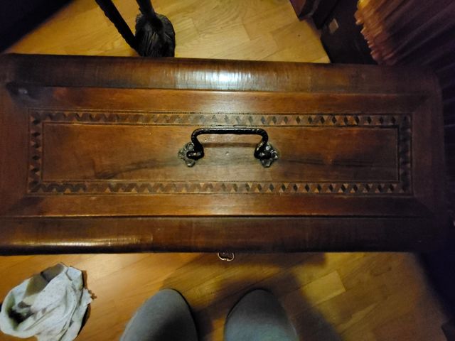 Piccola cassapanca antica