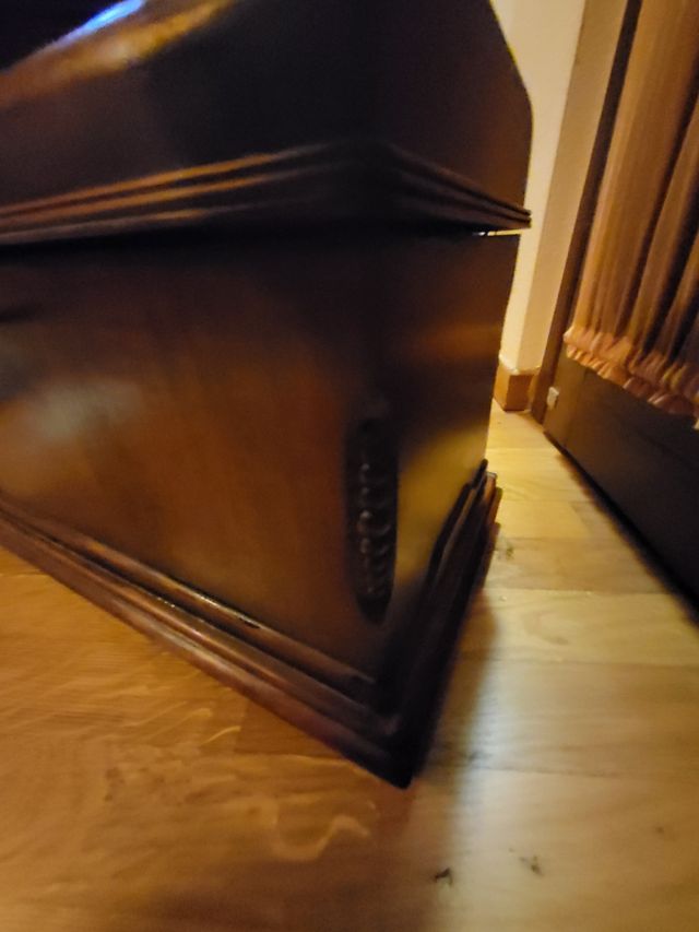 Piccola cassapanca antica