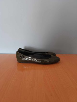 Bailarinas grises de piel acharolada