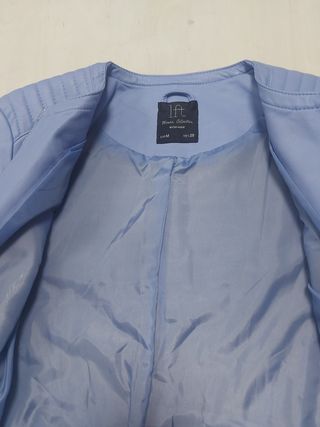 Cazadora polipiel mujer azul claro