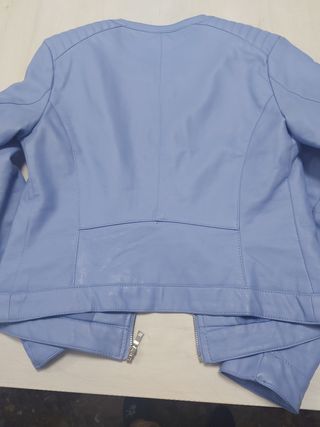 Cazadora polipiel mujer azul claro