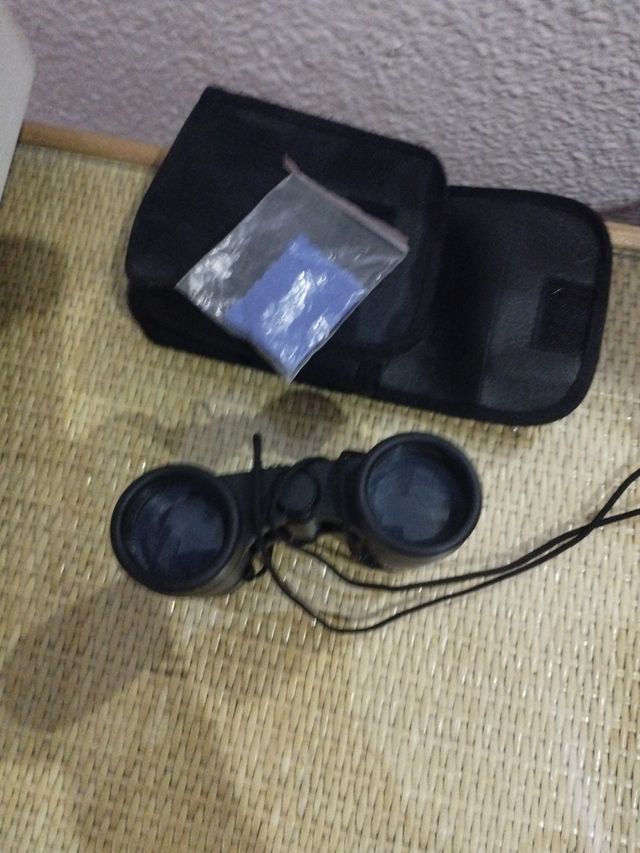 Prismáticos pequeño