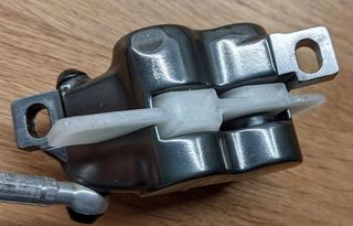 MAGURA Herramienta Limpieza de Pistones Pinzas