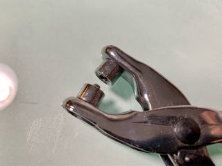 Alicate para botones e ojales