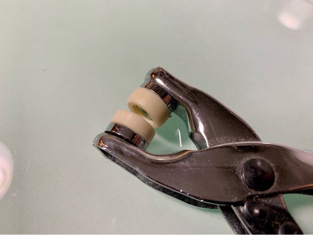 Alicate para botones e ojales