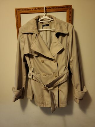 Gabardina corta de mujer