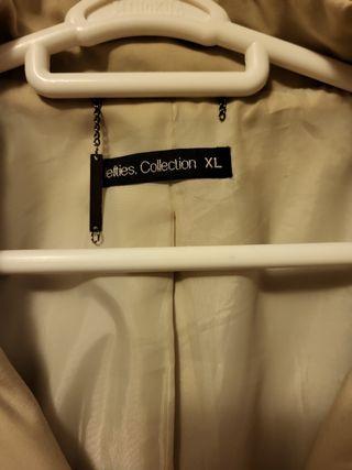 Gabardina corta de mujer