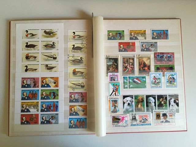 Classificatore con vari timbri tematici.