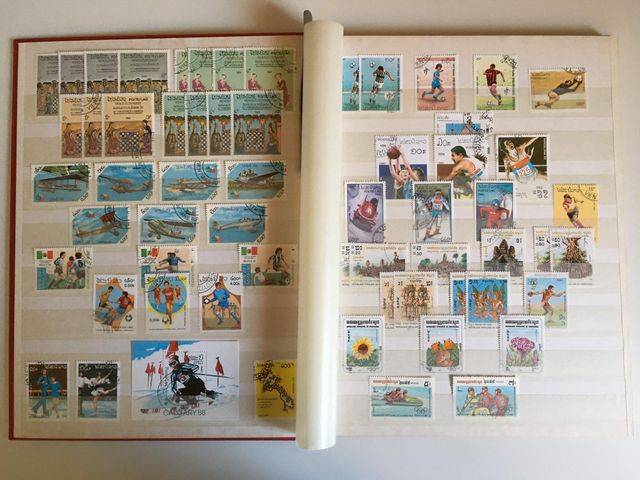 Classificatore con vari timbri tematici.