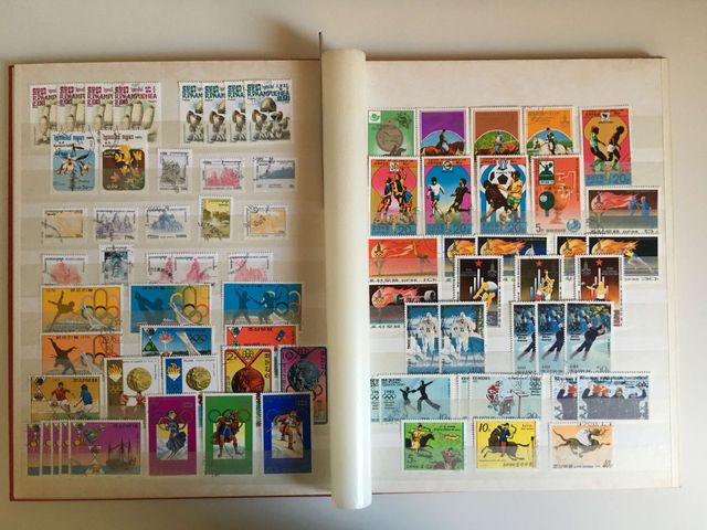 Classificatore con vari timbri tematici.