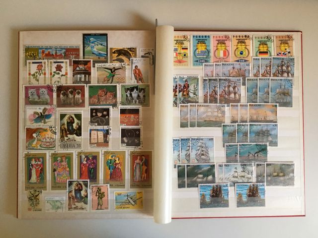 Classificatore con vari timbri tematici.